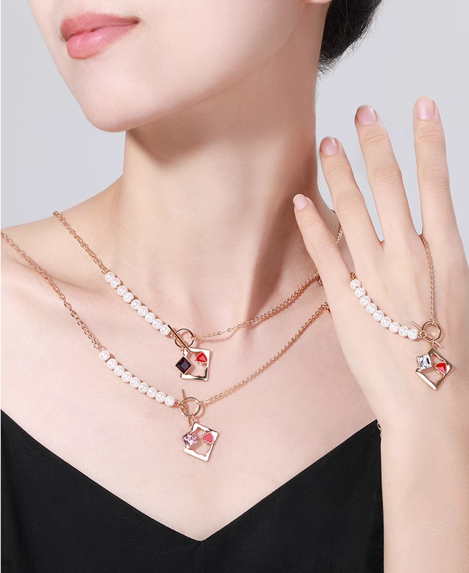 クリスタル合金の女性の桜ピンクのネックレス