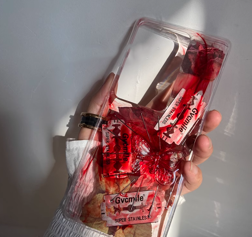ローズリアルブレード+バタフライリアルネイル柄iPhoneケース