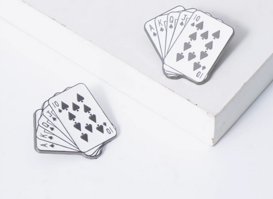 スペードフラッシュスタイルの小さなブローチ