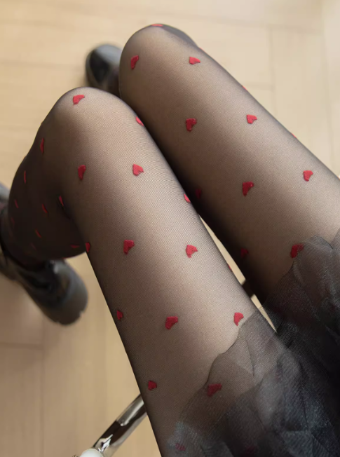 黒の半透明ストッキング