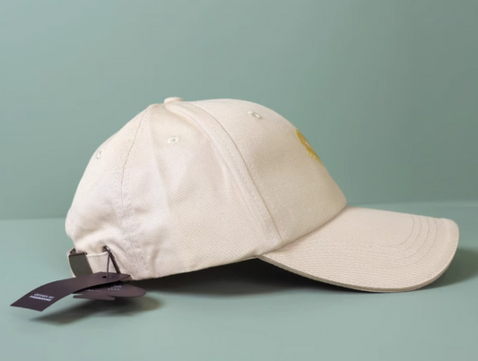 ブレード刺繍入りベースボールキャップ、オフホワイトのカーブしたつばの野球帽