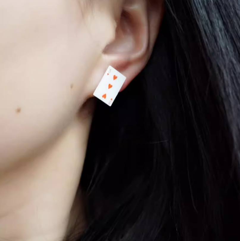 ハンドメイドのトランプパターンピアス