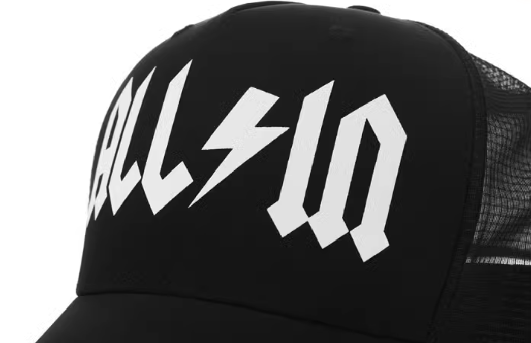 「ALL IN」プリントが付いた通気性のある黒い帽子