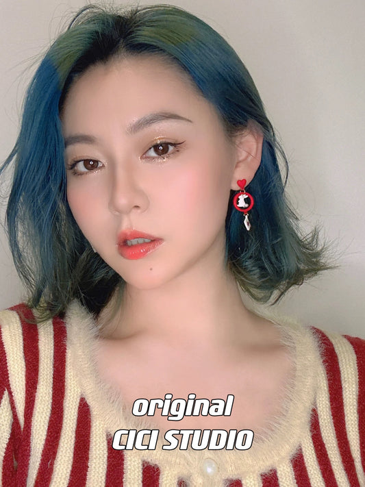 ウサギのポーカーイヤリング